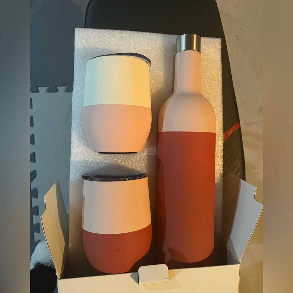 Wine bottle and tumbler (set of 3)